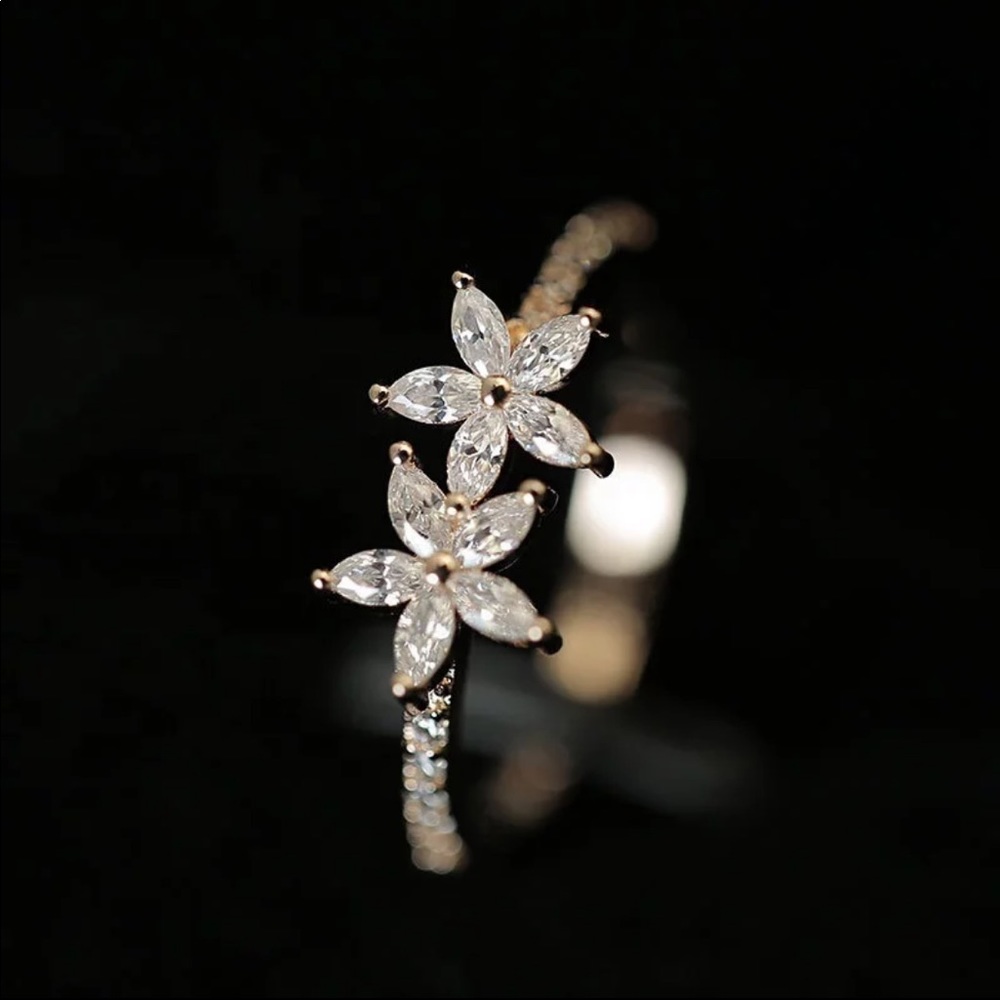 New Rose Gold lovely Flowers Diamond Ring - Picture 3 of 6